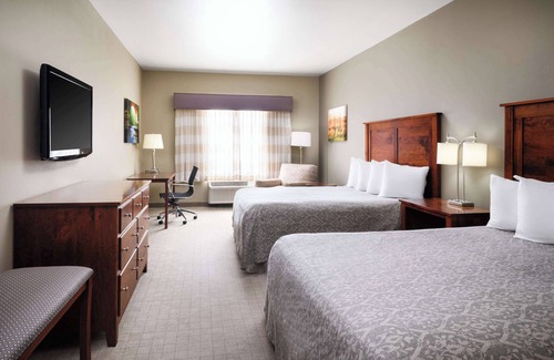 Arcola Hotel | Green Mill Village Hotel & Suites, BW Signature Collection