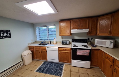 West Dover Condo | Green Mountain Getaway-10 mins to Haystack and less than 1 mile to Mt Snow!