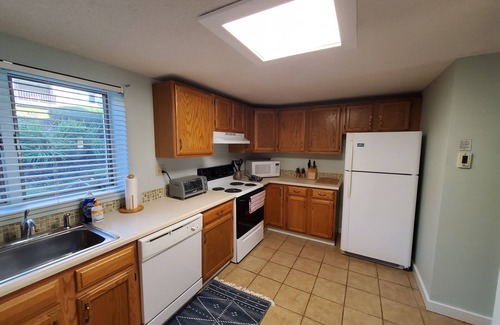 West Dover Condo | Green Mountain Getaway-10 mins to Haystack and less than 1 mile to Mt Snow!