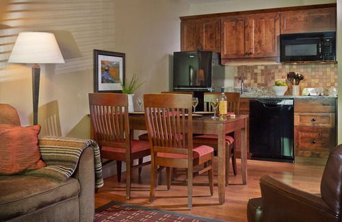 South Burlington Hotel | Green Mountain Suites Hotel