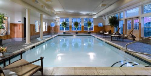 South Burlington Hotel | Green Mountain Suites Hotel