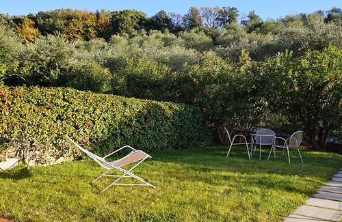 San Terenzo Apartment | Green Oasis 5