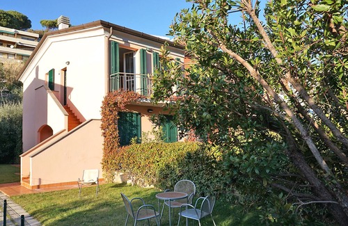 San Terenzo Apartment | Green Oasis 5