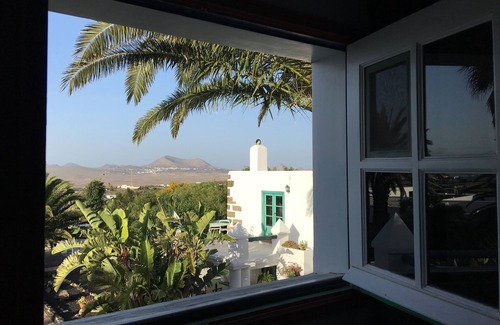 Teguise House | Green oasis with pool and view of the mountains of fire