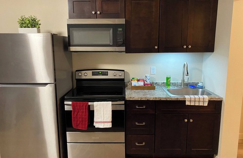 Green River Apartment | Green River Inn Suites with Kitchenettes & Self-Serve Laundry