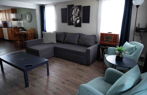 Massillon Apartment | Green Room Apartment - No Cleaning Fees