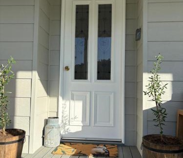 Erudgere House | Green Tree Cottage rural serenity near town
