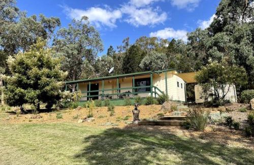 Erudgere House | Green Tree Cottage rural serenity near town