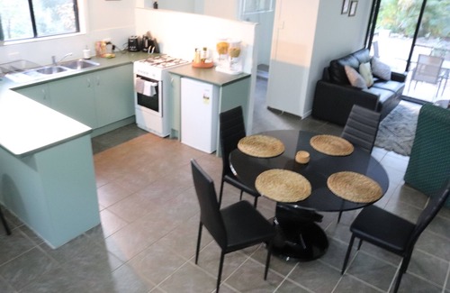 Landsborough Ski Chalet | Green Trees, Secluded, self contained chalet.