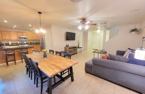 Green Valley House | Green Valley Los Arroyos Home · Modern & Comfortable Residence 4BR/2BA