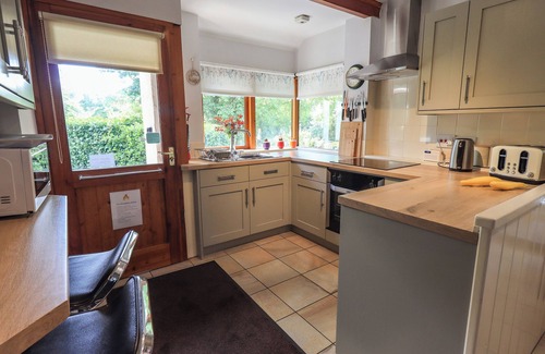 Crosthwaite Cottage | GREENBANK COTTAGE, pet friendly in Bowness-On-Windermere