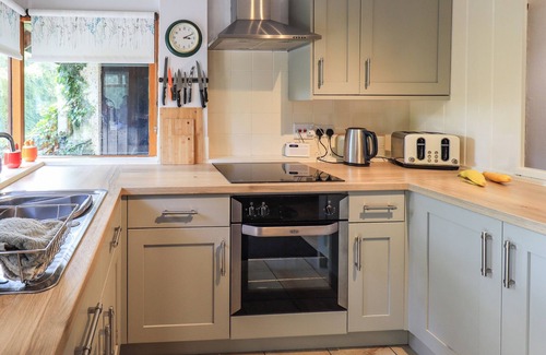Crosthwaite Cottage | GREENBANK COTTAGE, pet friendly in Bowness-On-Windermere