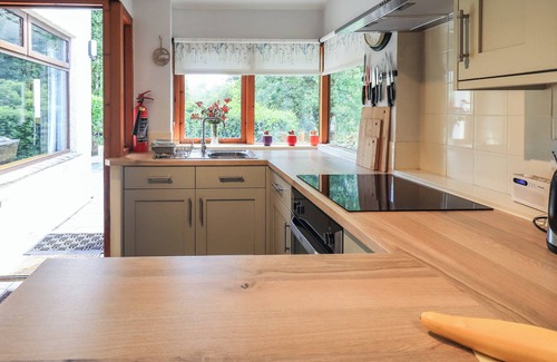 Crosthwaite Cottage | GREENBANK COTTAGE, pet friendly in Bowness-On-Windermere