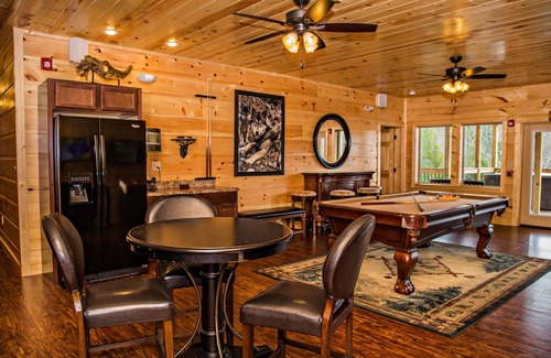 Pittman Center Cabin | Greenbrier Estate:Luxury, Theaters & Mesmerizing Views