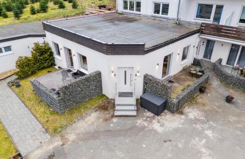 Kuestelberg Apartment | Greenhouse Living Apartment Aurinia - Wandern - Mountainbike fahren - 4 Minuten nach Winterberg - 4 Minuten zur Ruhrquelle - Natur genießen - Reisen mit Hund