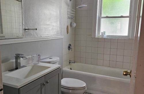Pagedale House | Greenish Peaceful Shared Place near Delmar/Forest Park/U. City/Pagedale
