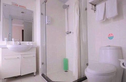 Qingpu District Hotel | GreenTree Inn HuaiAn QingPu District Huaihainan Road Express Hotel