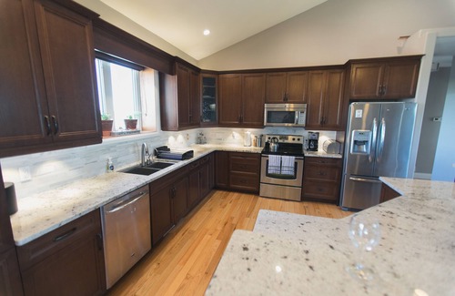 Winnipeg House | Greenview Paradise - Worlds away, Yet minutes apart