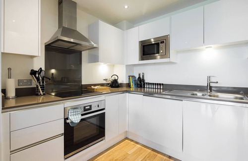 Greenwich West Apartment | Greenwich Riverside 2 Bed Apartment by Wild Roses
