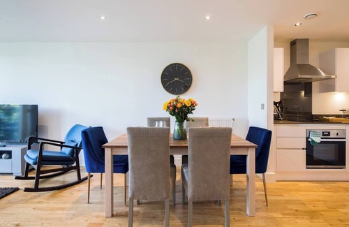 Greenwich West Apartment | Greenwich Riverside 2 Bed Apartment by Wild Roses