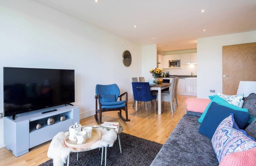 Greenwich West Apartment | Greenwich Riverside 2 Bed Apartment by Wild Roses