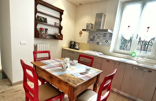 Gardone Riviera Apartment | Grethel - Theater Home, a few steps from the beach of Gardone Riviera