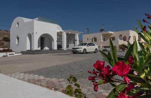 Emporio Villa | GREY DOME SANTORINI