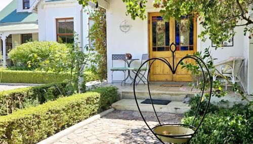 Montagu Apartment | Grey Rabbit Cottage