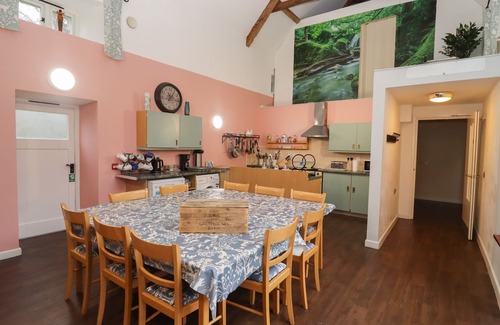Barnsley Cottage | GREYHOUND BARN, pet friendly in Barnsley, Gloucestershire