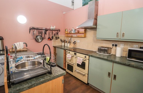 Barnsley Cottage | GREYHOUND BARN, pet friendly in Barnsley, Gloucestershire