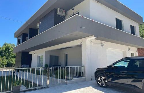 Kovaci Apartment | Greystone House Apartments