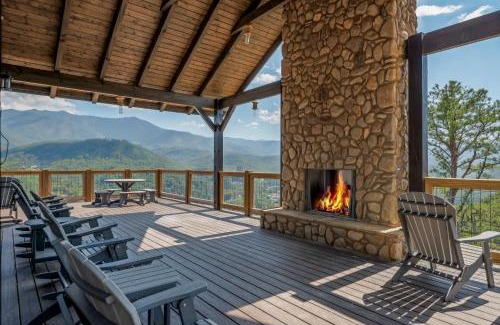 Gatlinburg House | Greystone Pointe Lodge by Stony Brook Cabins