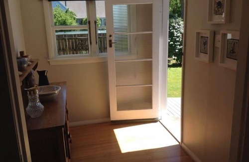 Greytown House | Greytown Cottage, Fast Fibre, SkyTV, all Linen and Cleaning fee included.