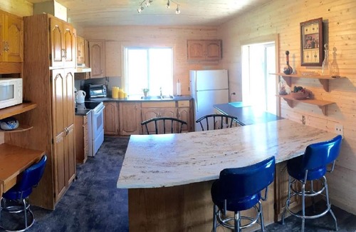 Riverton Cottage | GRINDSTONE PARK, minutes from water & Beach. Hunting and fishing Largest MOOSE