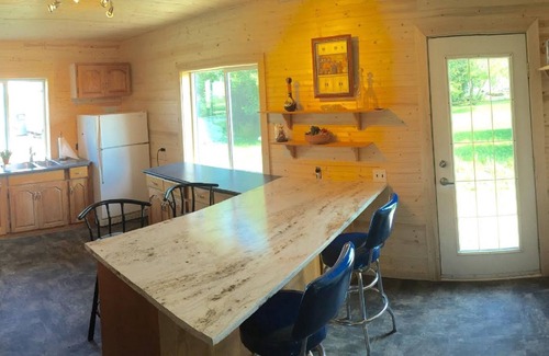 Riverton Cottage | GRINDSTONE PARK, minutes from water & Beach. Hunting and fishing Largest MOOSE