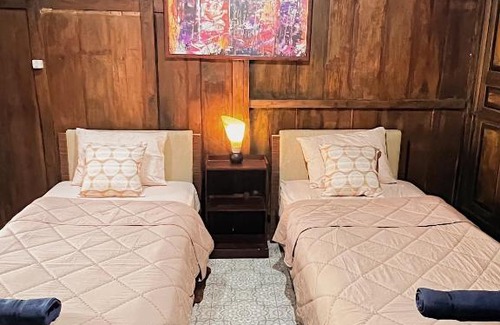 Mendut Hotel | Griyo Jawi - Cabins & Pool