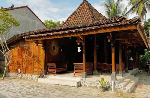 Mendut Hotel | Griyo Jawi - Cabins & Pool