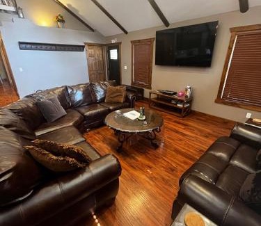 Valemount House | Grizzly Den