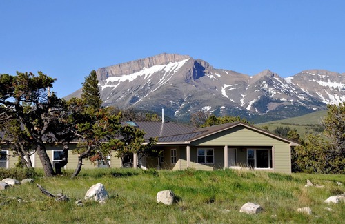 Choteau House | Grizzly Suite at Rocky Mountain Front Retreat - Harmony in paradise