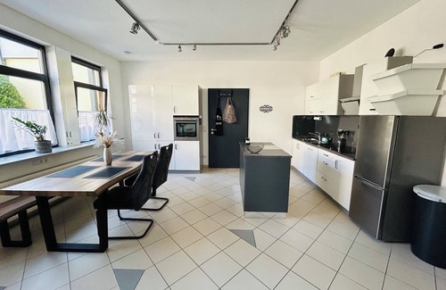Untermunkheim Apartment | Großzügige Helle Wohnung am Storchennest