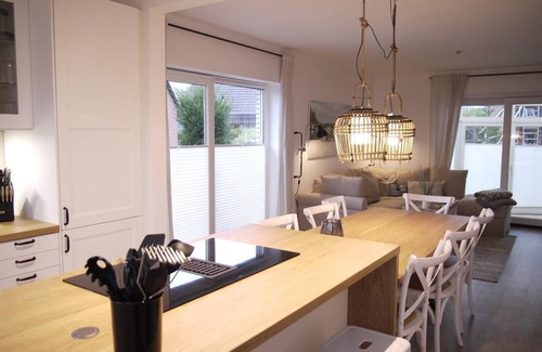 Haffkrug Apartment | Großzügige Wohnung auf 125qm mit Terrasse, Wintergarten, Sauna und Kamin