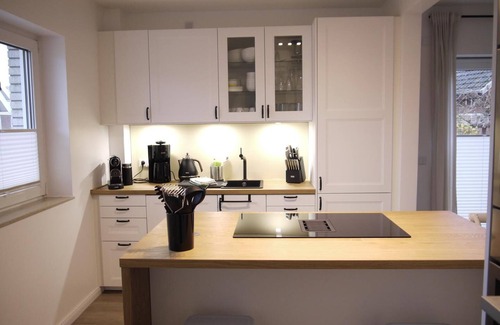 Haffkrug Apartment | Großzügige Wohnung auf 125qm mit Terrasse, Wintergarten, Sauna und Kamin
