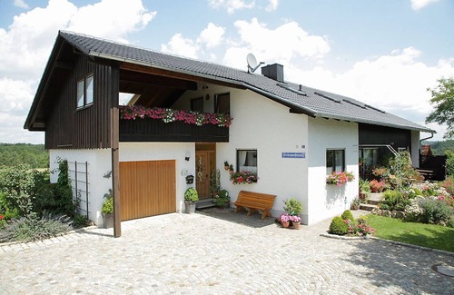 Riedenburg Apartment | Großzügige Ferienwohnung mit Dachterrasse und Garten