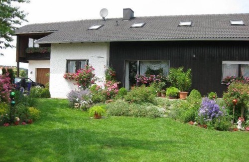 Riedenburg Apartment | Großzügige Ferienwohnung mit Dachterrasse und Garten