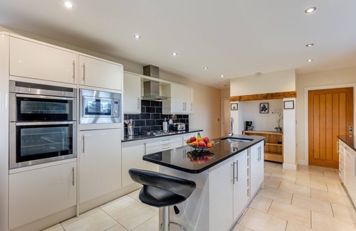 Holywell House | Groesfaen Bach - Seven Bedroom House, Sleeps 14