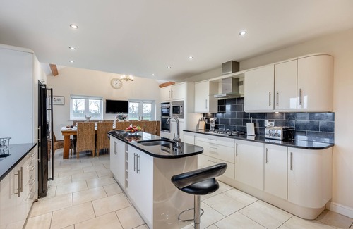 Holywell House | Groesfaen Bach - Seven Bedroom House, Sleeps 14