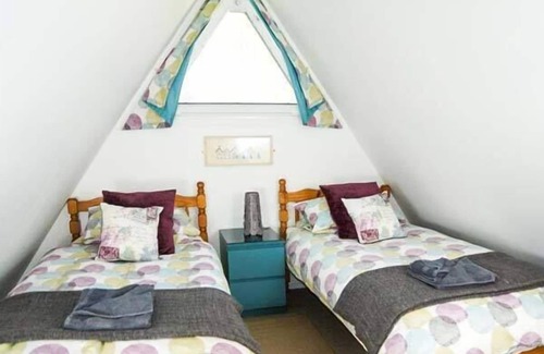 Martin Cabin | GROOVE ARMADA, family friendly, country holiday cottage in Kingsdown