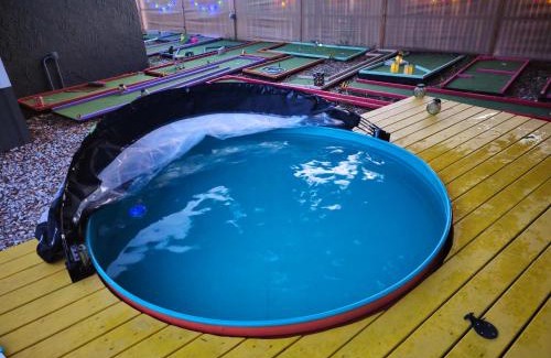 Jan Phyl Village House | Groovy Funhouse Getaway - 4 bdrm near Legoland