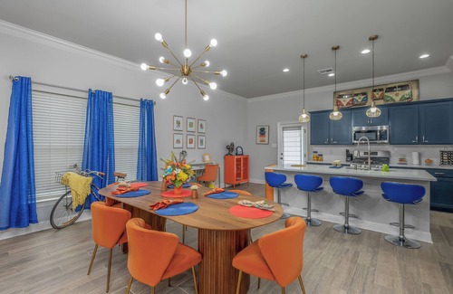 Shreveport House | Groovy, New & Modern! Tv in each room.