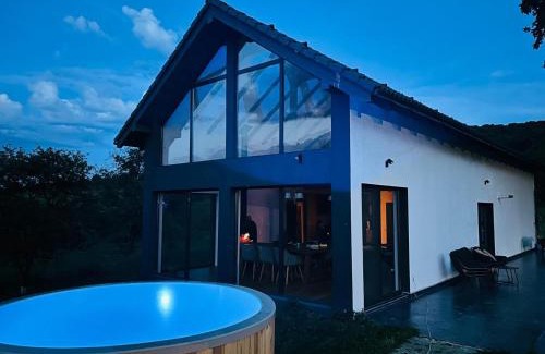 Sura Mare House | Grosser Raw